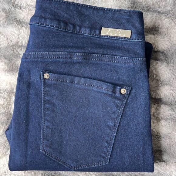 STUDIO F Colombian butt lifting Button Skinny Jeans. Size 6 US - Picture 11 of 11